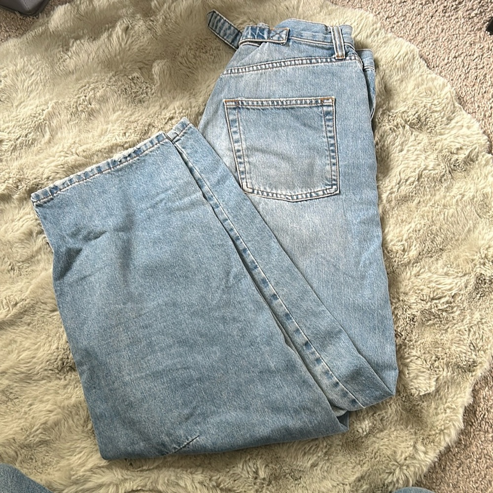 BDG Logan Buckle Baggy Boyfriend Jean